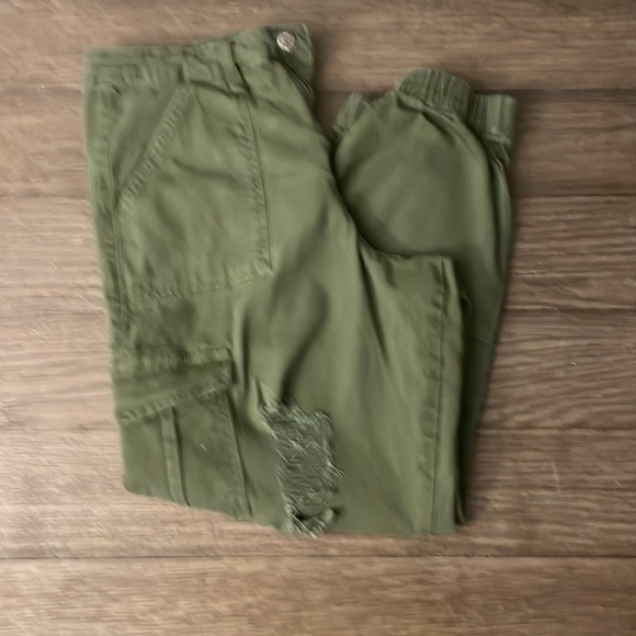 Refuge Cargo pants in a size large. - Picture 2 of 6